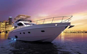 लक्जरी पार्टी नौकाओं